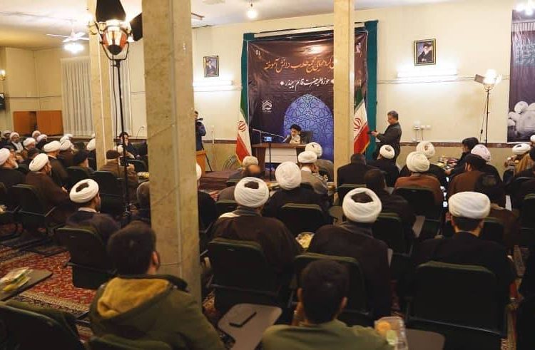 اهتمام روحانیت در خدمت به جامعه